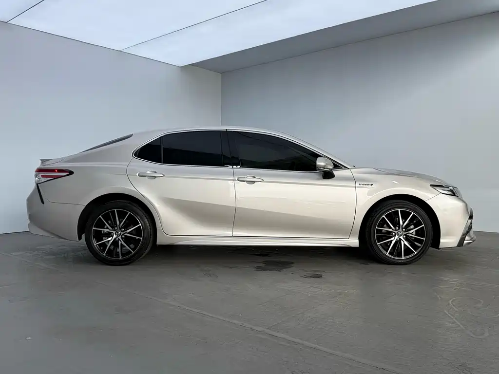 Toyota Camry 2022 — фото 8