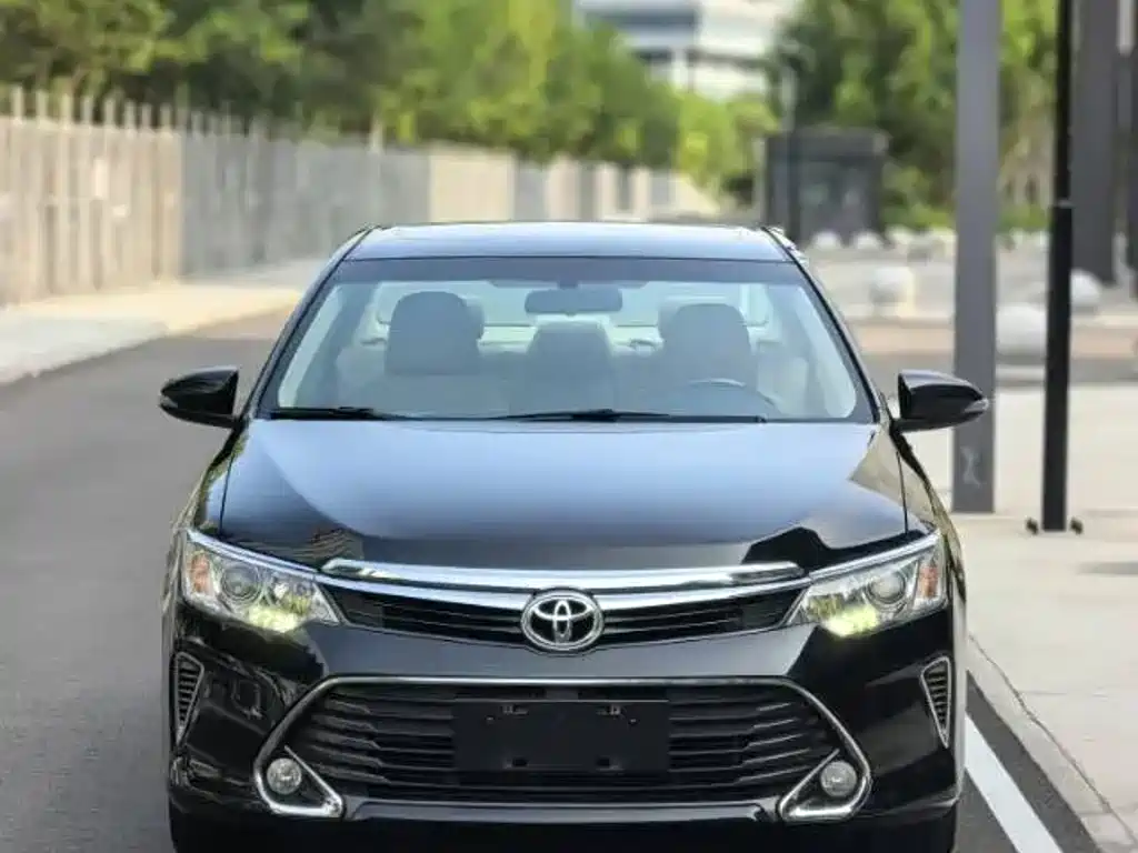 Toyota Camry 2016 — фото 2