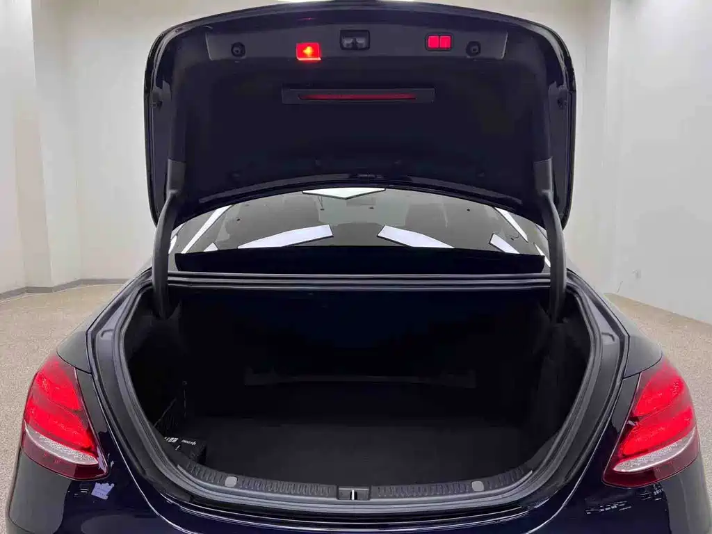 Mercedes-Benz E-Class 2020 — фото 25