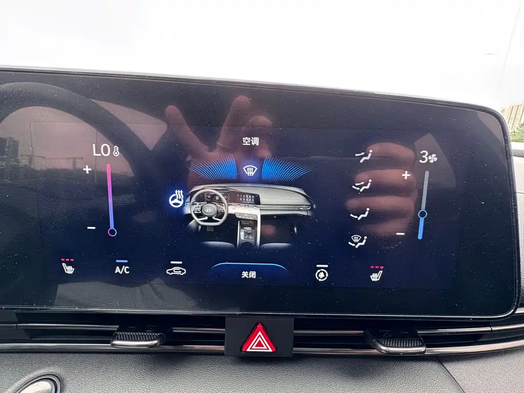 Hyundai Elantra 2023 — фото 19