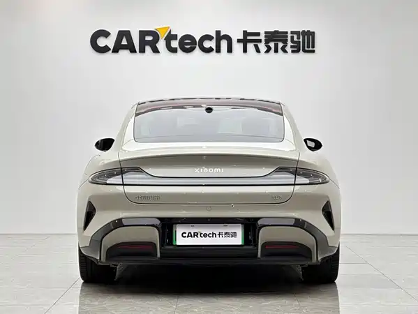 Xiaomi SU7 2024
