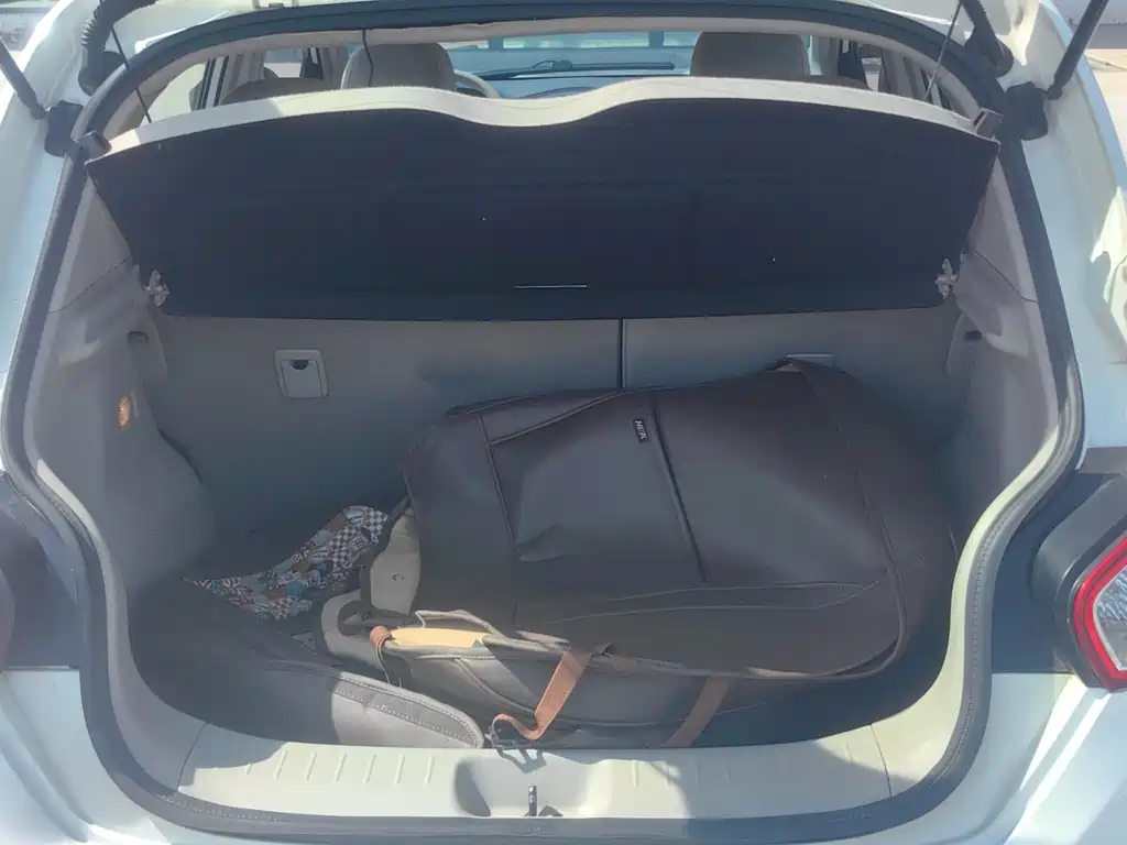 Nissan Tiida 2015 — фото 15