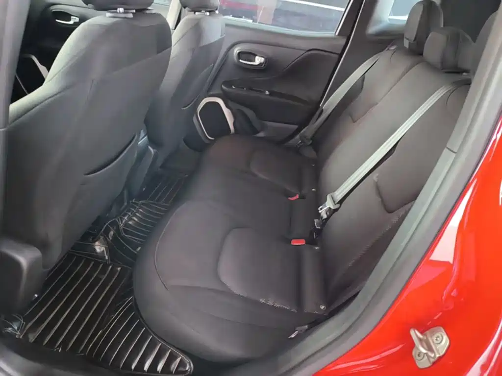 Jeep Renegade 2018 — фото 17