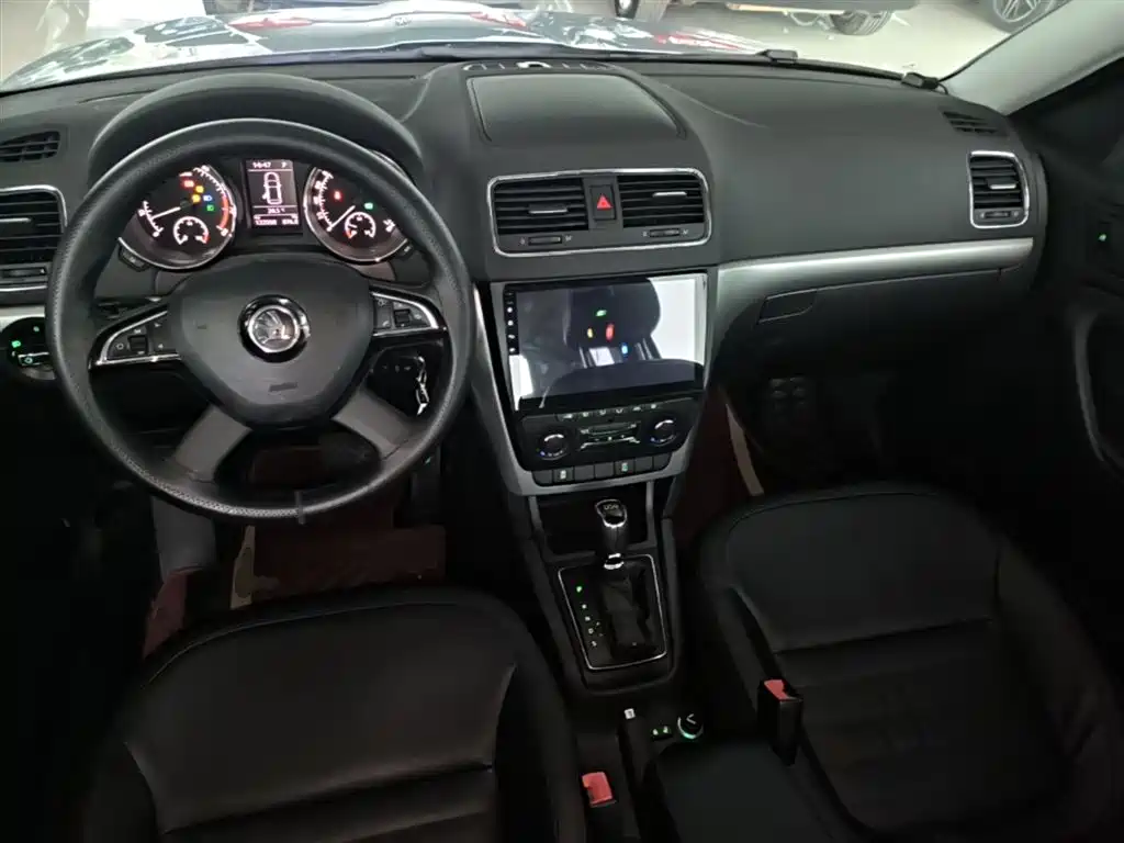 Skoda Yeti 2015 — фото 10