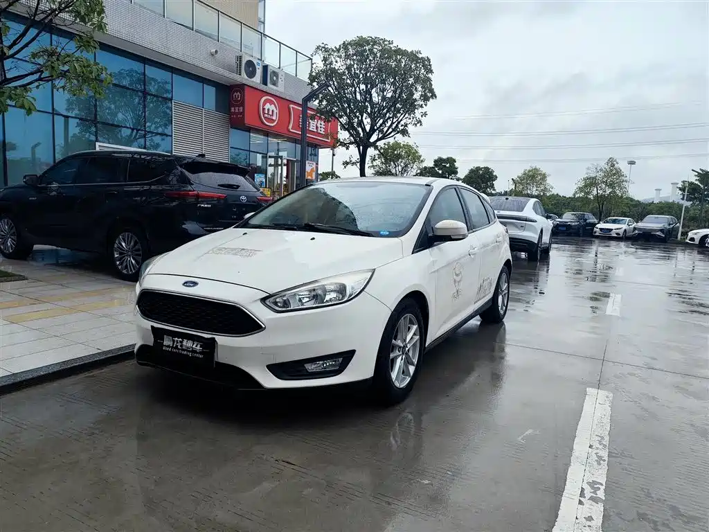 Ford Focus 2018 — фото 1