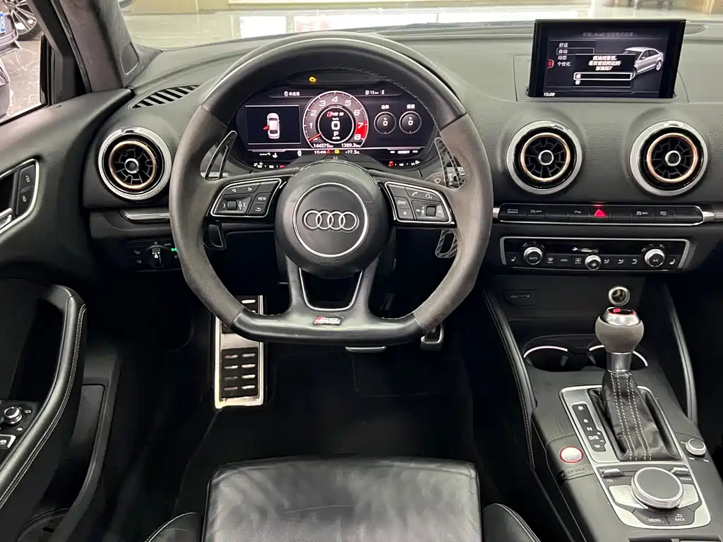 Audi RS 3 2018 — фото 21
