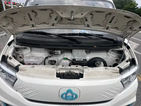Changan Crossstar V5 EV 2025