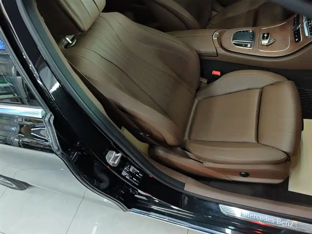 Mercedes-Benz E-Class 2020 — фото 25