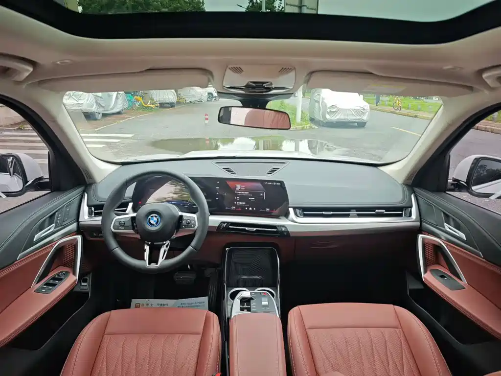 BMW iX1 2025