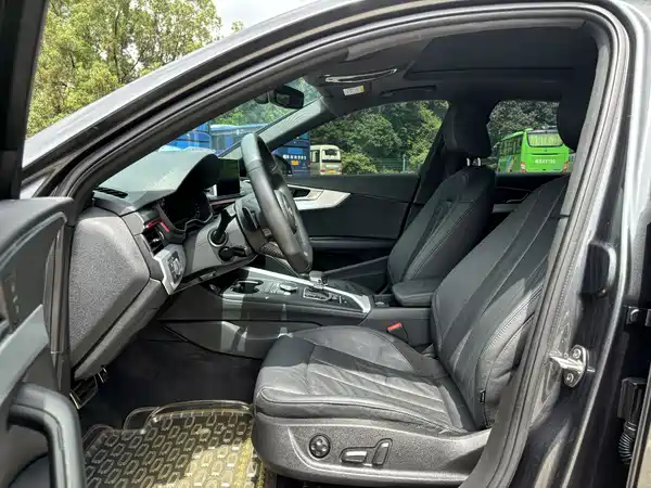 Audi A4L 2019
