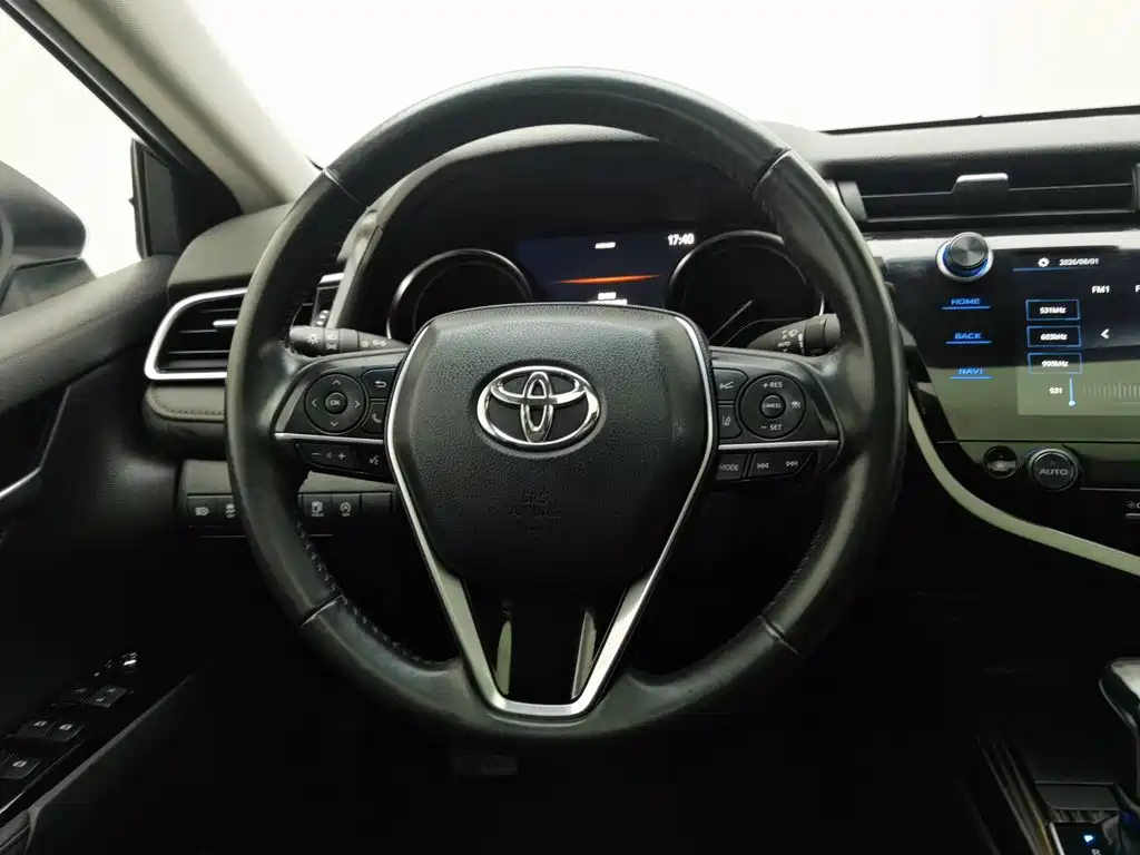 Toyota Camry 2020 — фото 11