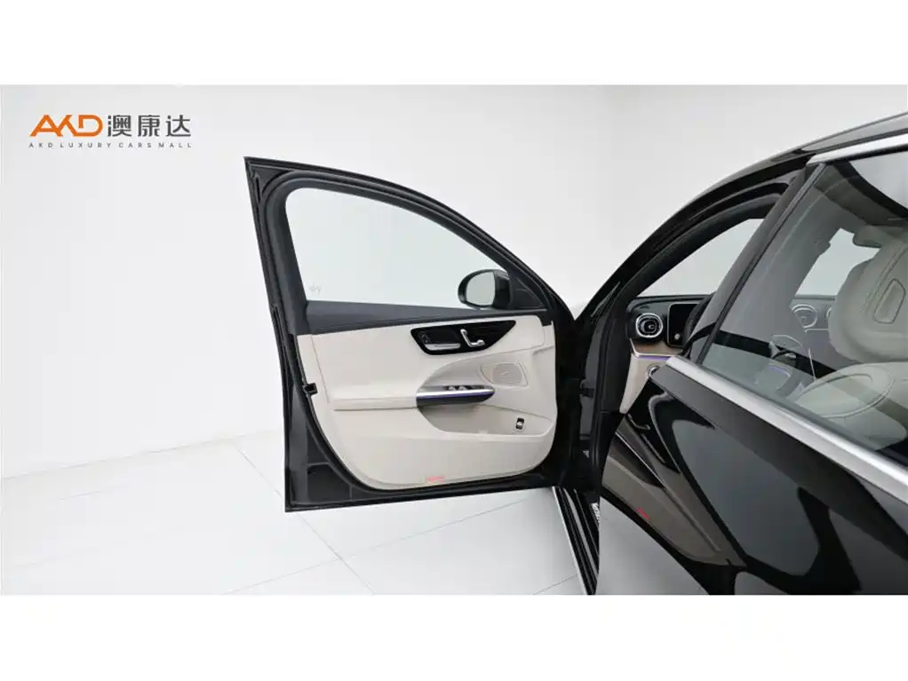 Mercedes-Benz C-Class 2024 — фото 10