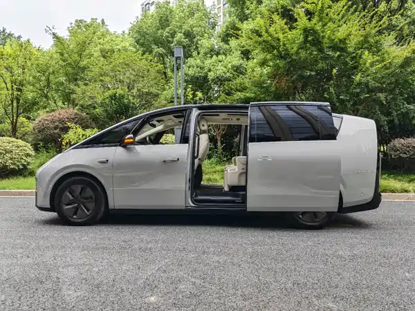 Li Auto MEGA 2025