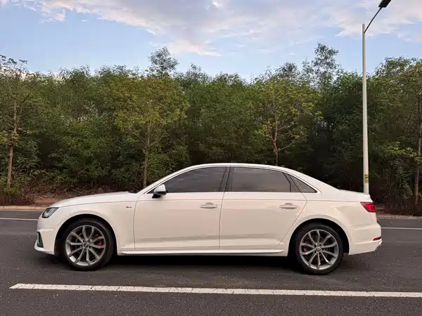 Audi A4L 2019
