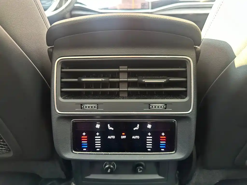 Audi Q7 2020 — фото 19
