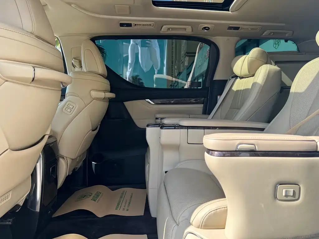 Toyota Alphard 2020 — фото 11