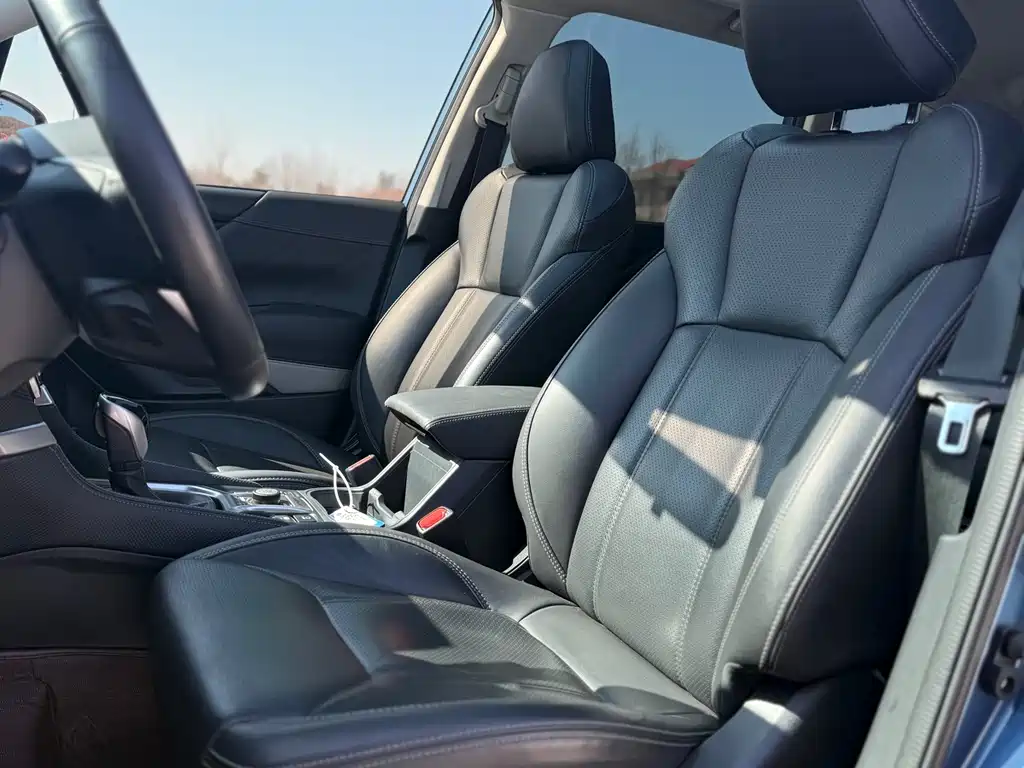 Subaru Forester 2023 — фото 18