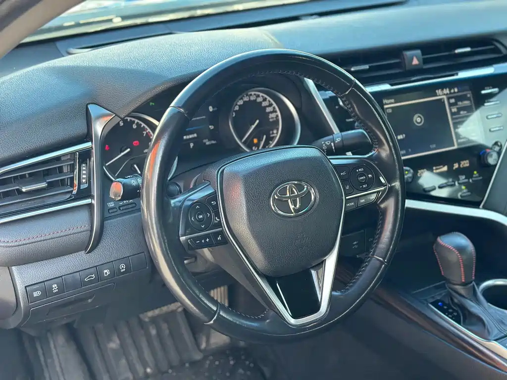 Toyota Camry 2018 — фото 6