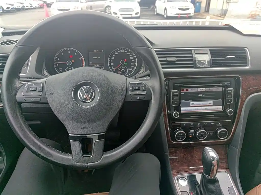 Volkswagen Passat 2015 — фото 10