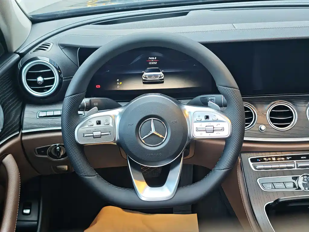 Mercedes-Benz E-Class 2020 — фото 14