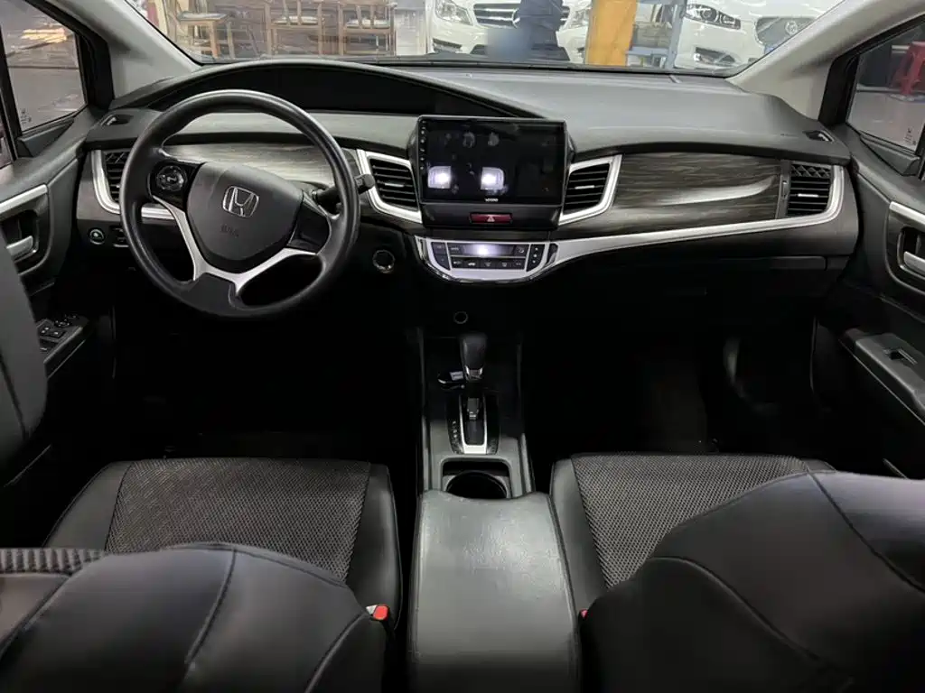 Honda Jade 2017 — фото 25