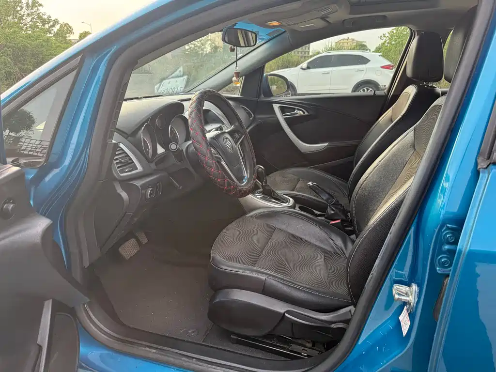 Buick Excelle 2012