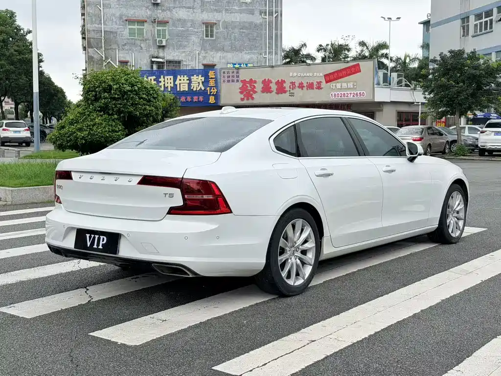 Volvo S90 2017 — фото 20