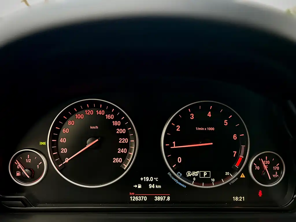 BMW 5 Series 2015 — фото 13