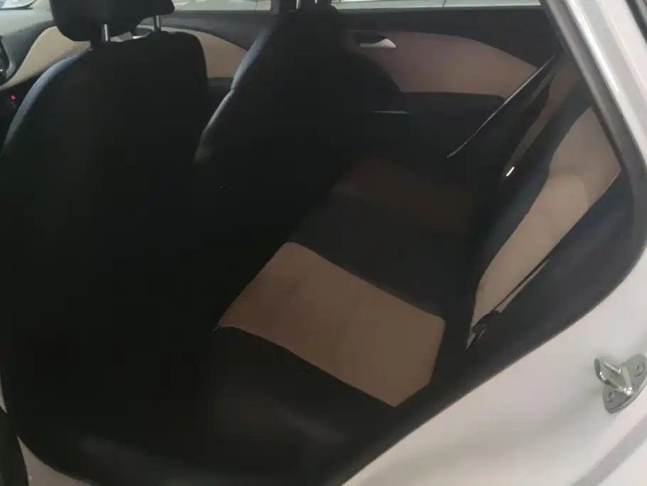Chevrolet Monza 2022 — фото 11