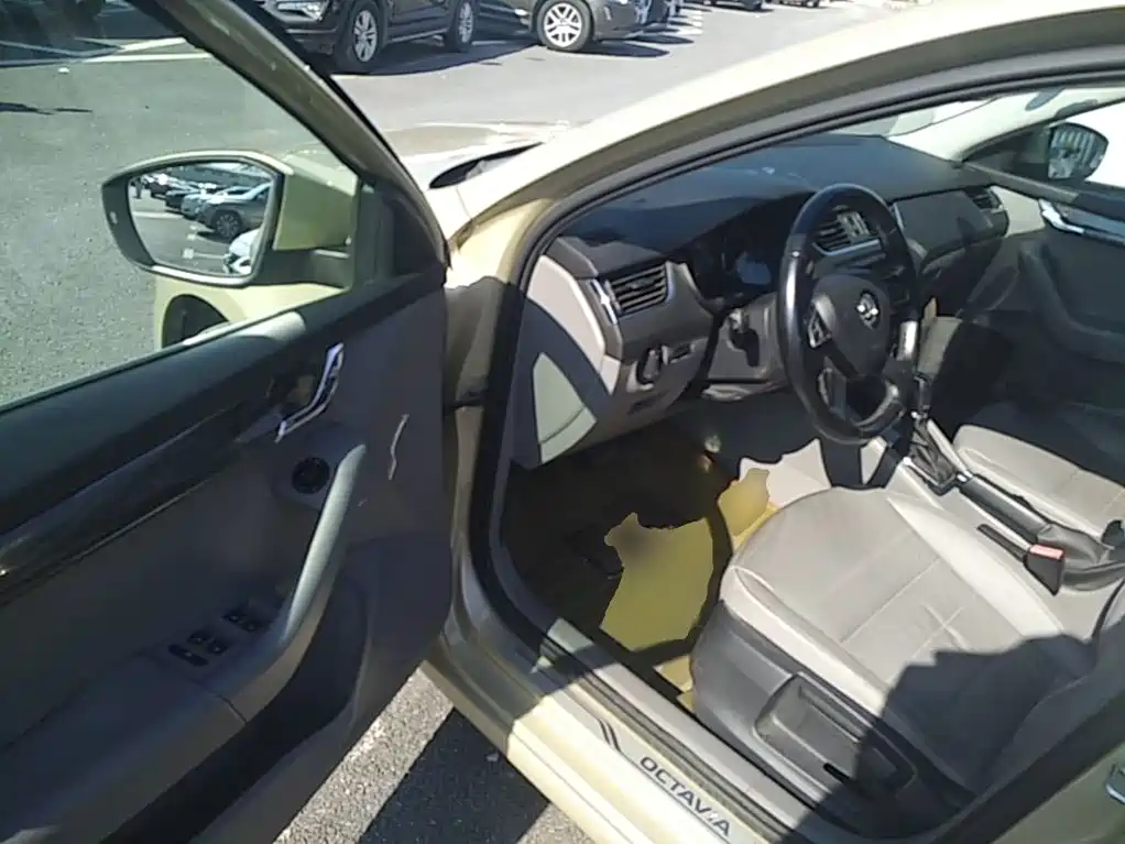 Skoda Octavia 2014 — фото 16