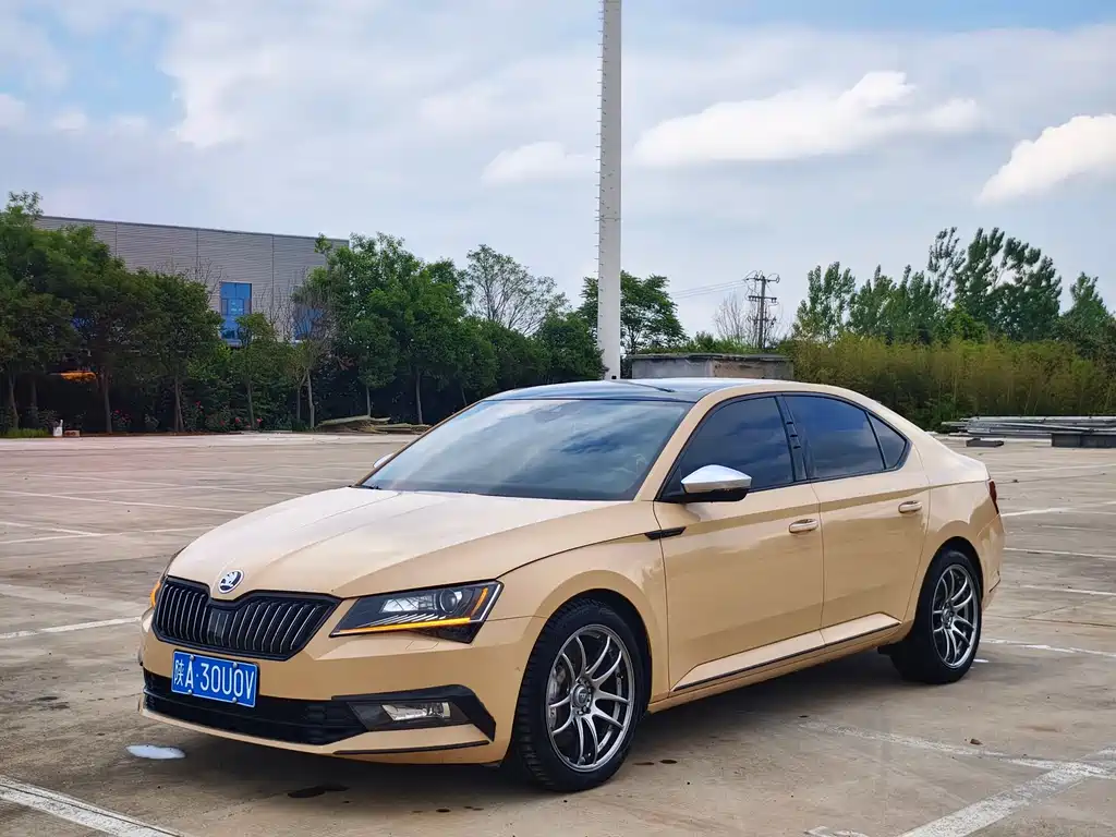 Skoda Superb 2018 — фото 1