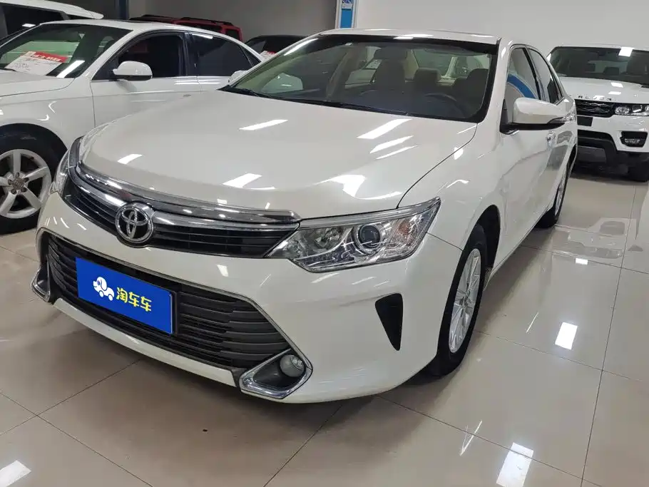 Toyota Camry 2015 — фото 1