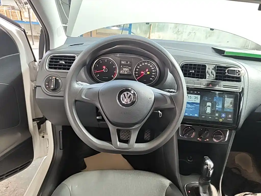 Volkswagen Polo 2016 — фото 11