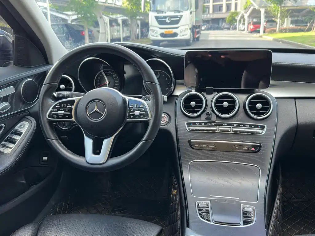 Mercedes-Benz C-Class 2018 — фото 19