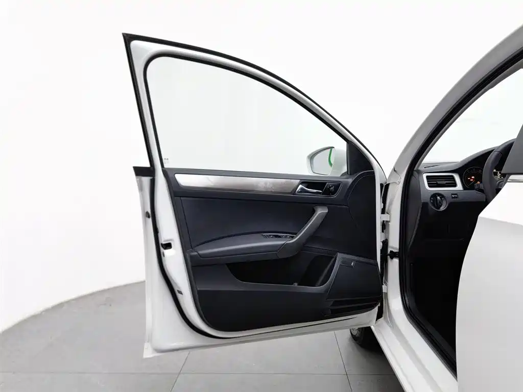 Skoda Rapid Spaceback 2016 — фото 8