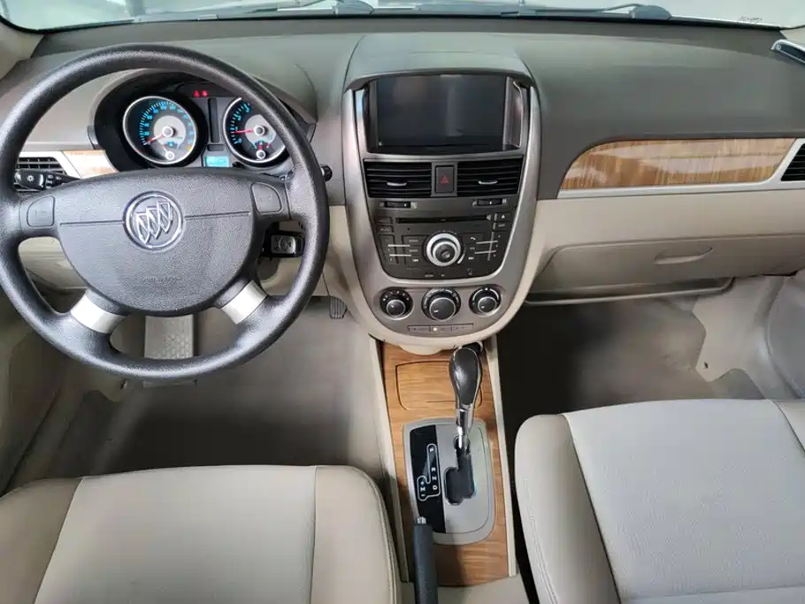 Buick Excelle 2015 — фото 12