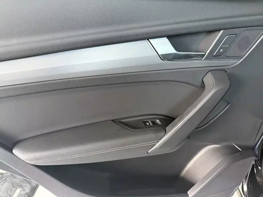 Audi Q5L 2022 — фото 11