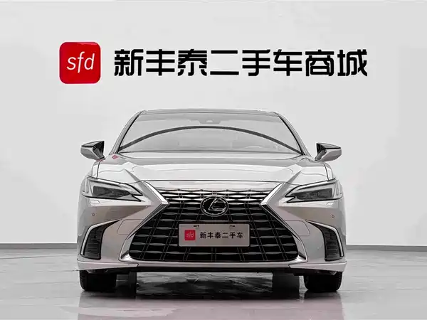 Lexus ES 2025