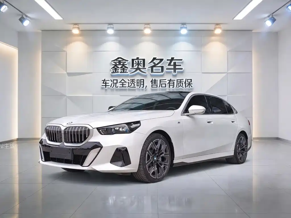 BMW 5 Series 2025 — фото 1