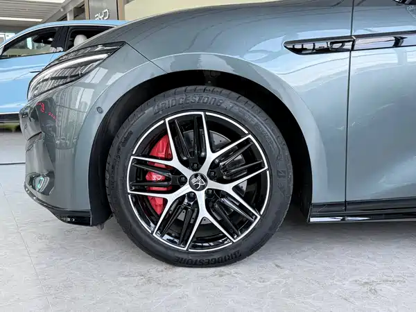 BYD Han L 2025