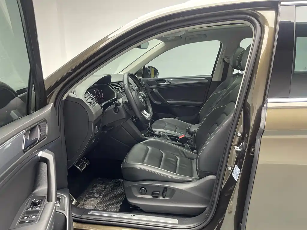 Volkswagen Tiguan L 2020 — фото 17