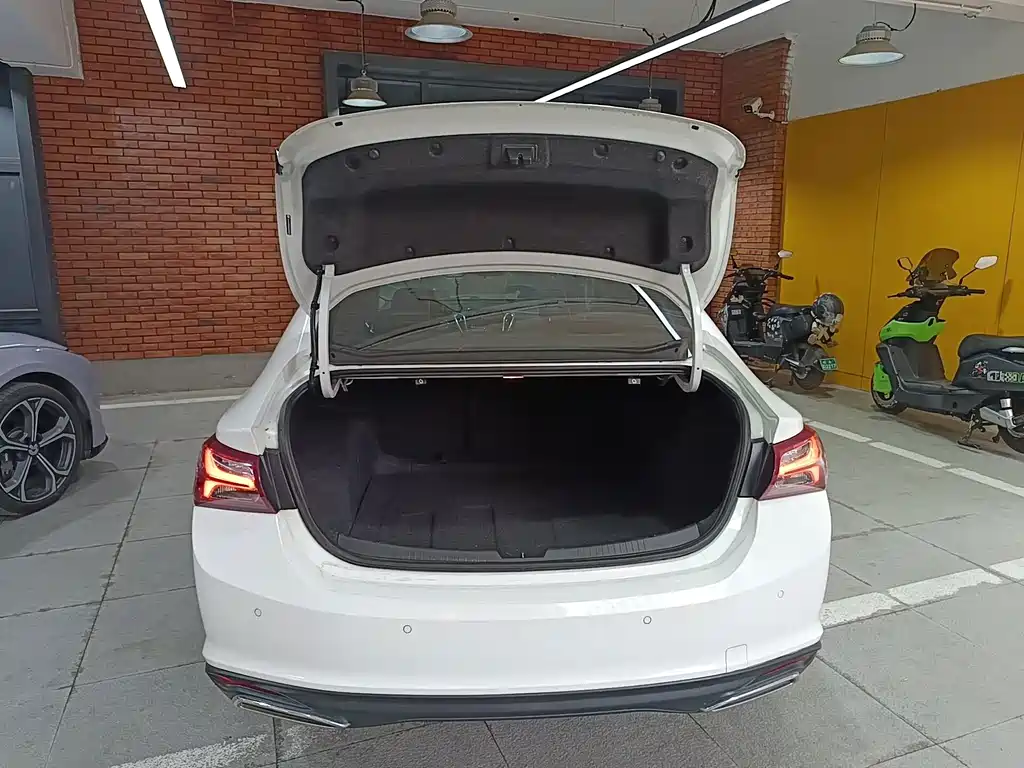 Chevrolet Malibu XL 2022 — фото 19