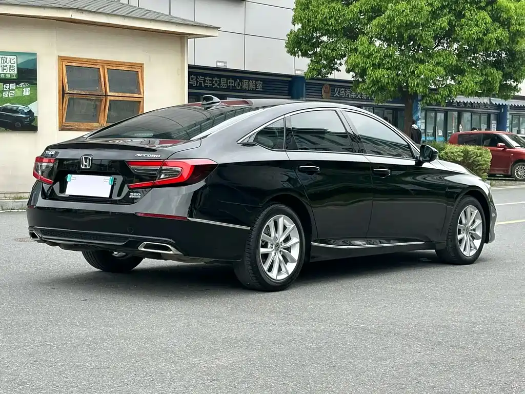 Honda Accord 2022 — фото 11