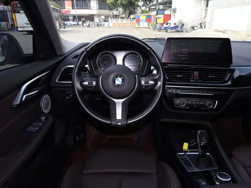 BMW 1 Series 2022 — фото 14