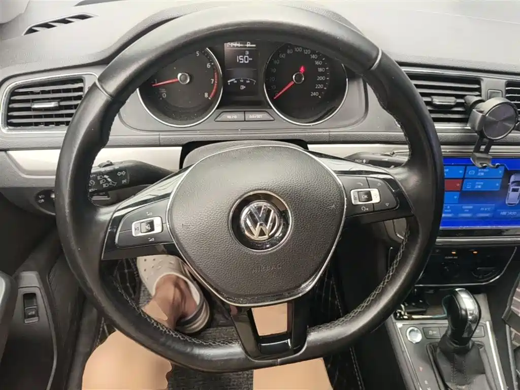Volkswagen Lavida 2017 — фото 11