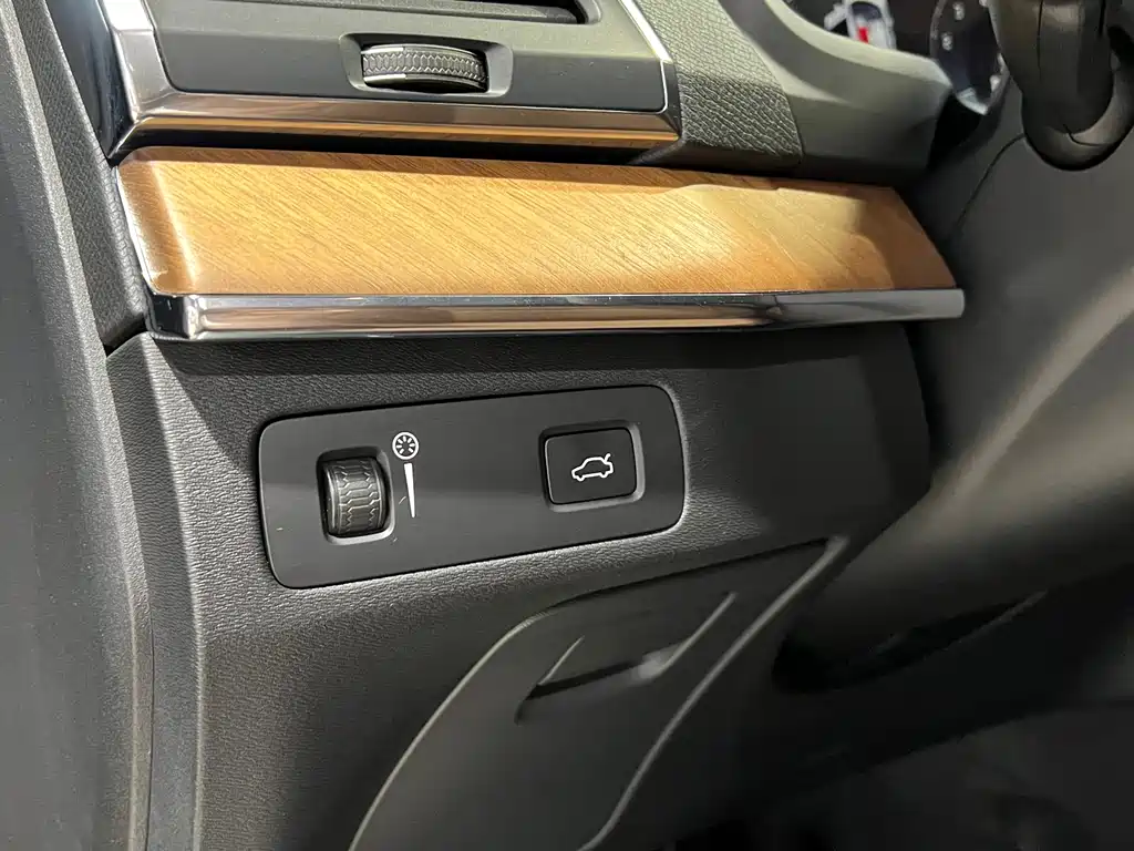 Volvo XC90 2022 — фото 18