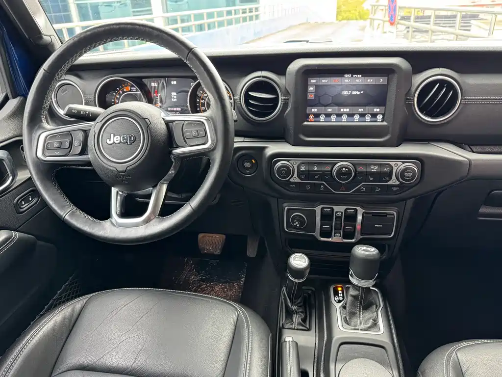 Jeep Wrangler 2019 — фото 12