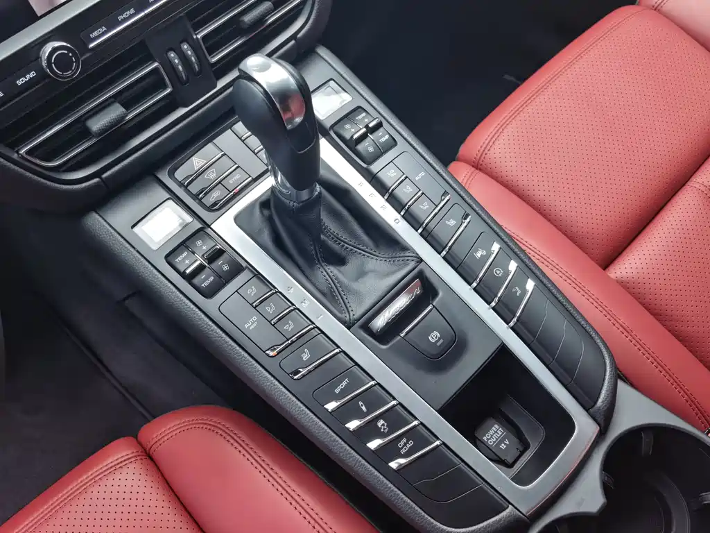 Porsche Macan 2021 — фото 15