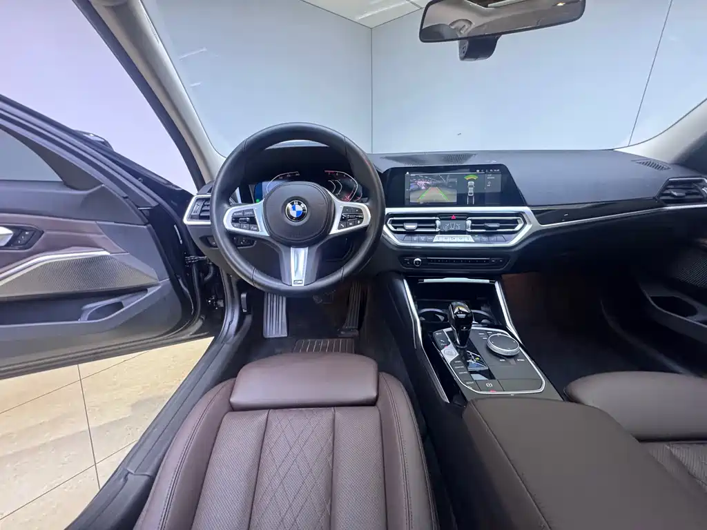 BMW 3 Series 2021 — фото 18