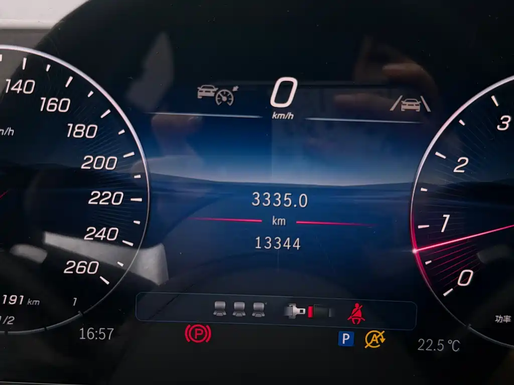 Mercedes-Benz C-Class 2025 — фото 14
